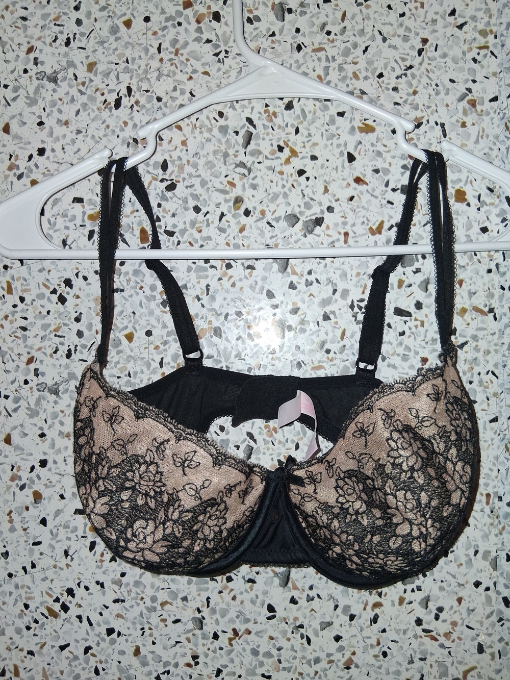 Women's Victoria's Secret Soft Cup Bra Lightly Padded With Wires Size 34DD Black